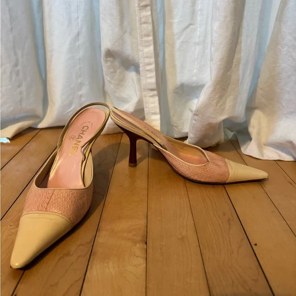 CHANEL Women's Pink and Cream Pointed Heels - Picture 3 of 6